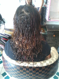 Mau toc uon seting vua xa ra chua tao kieu. Voi toc am nhu the nay ta co the dung sua duong dung cho toc uon